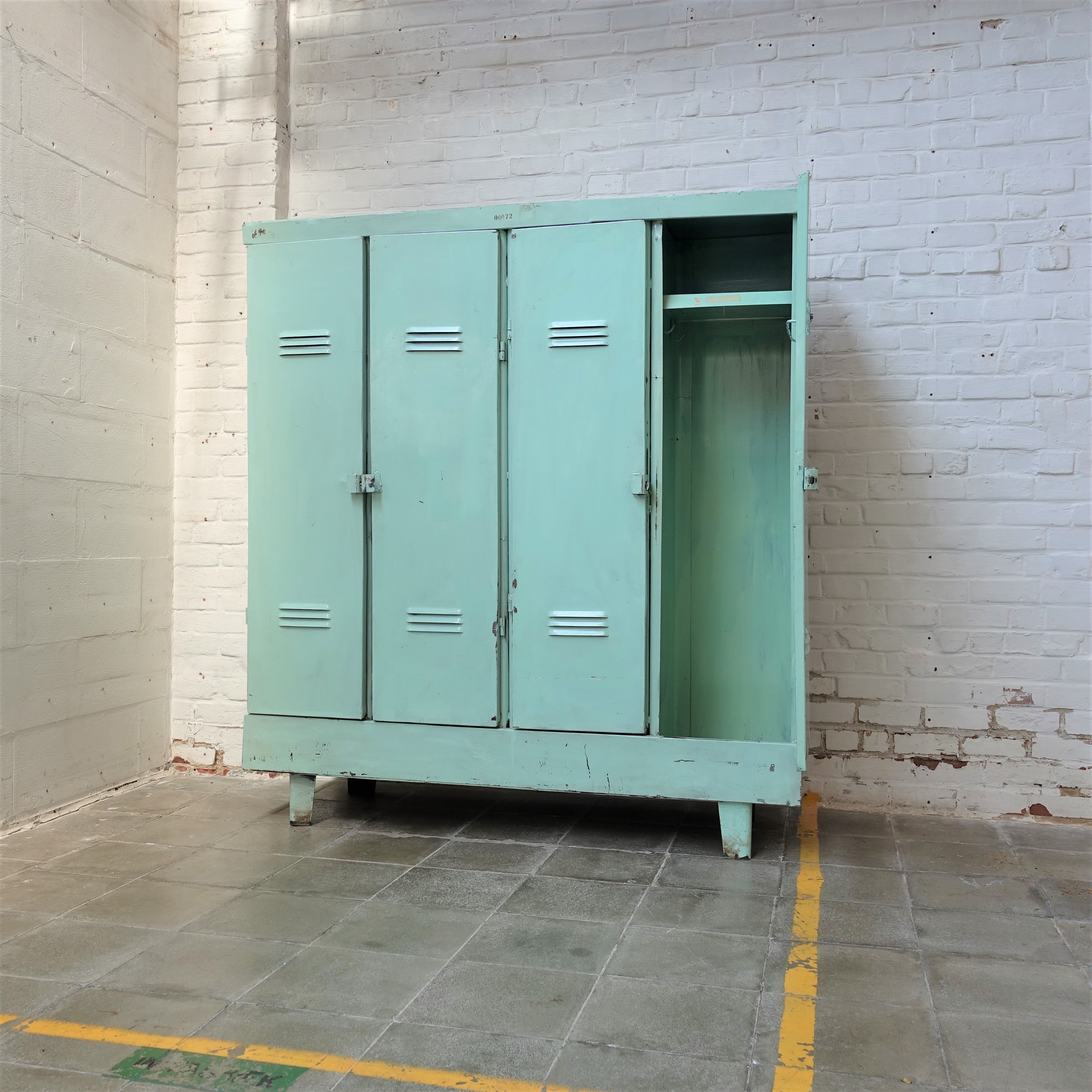rechtbank Instrument kat Vintage turquoise locker | Bold Design